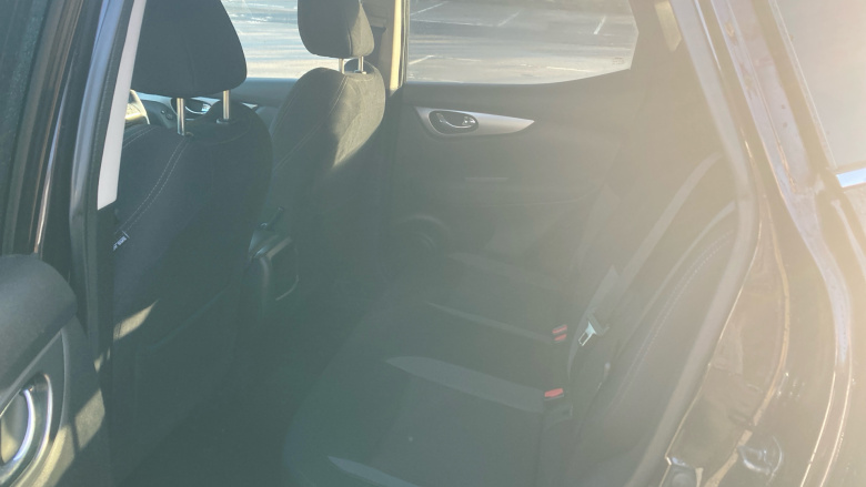 Nissan Qashqai 1.3 DiG-T N-Connecta 5dr Petrol Hatchback